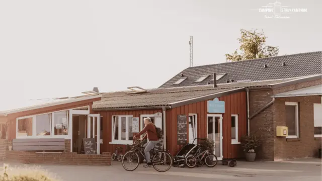 Camping Strukkamphuk_Anmeldung_Restaurant Wind und Wasser_Foto Melina Walizcek_komprimiert