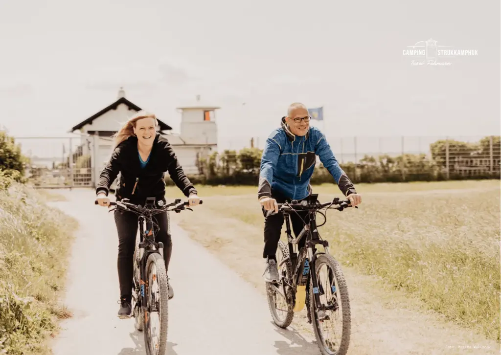 Camping Strukkamphuk_Leuchtturm Strukkamphuk_Radtour_Foto Melina Walizcek_komprimiert
