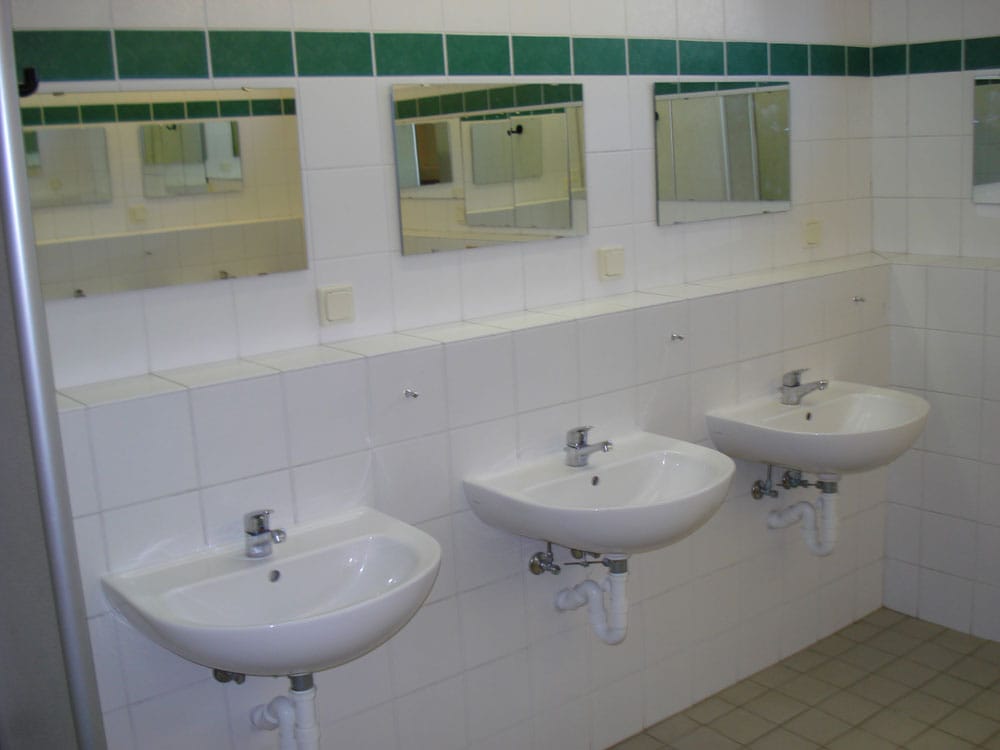 Campingplatz-Flueggerteich-Damen-Waschraum-2