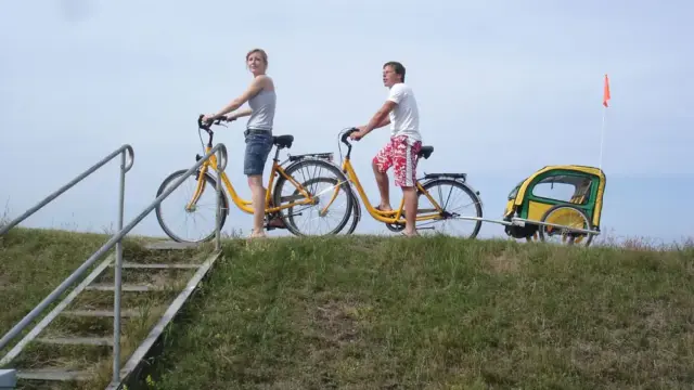 Campingplatz-am-niobe-Radtour-auf-dem-Deich