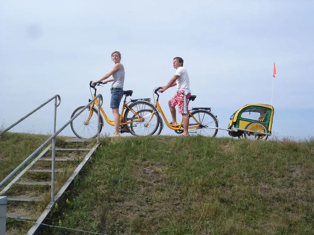 Campingplatz-am-niobe-Radtour-auf-dem-Deich
