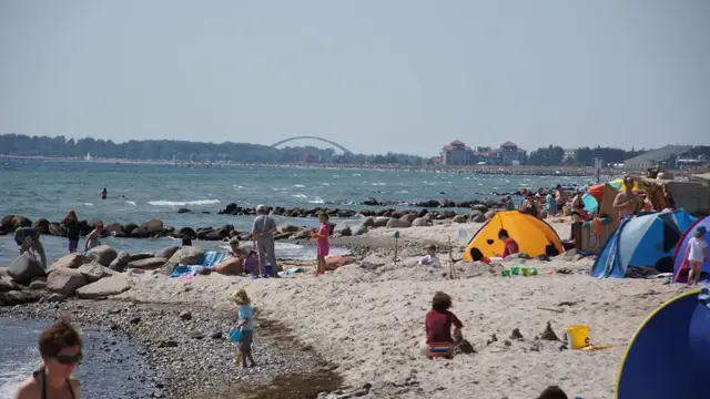europacamping-strand-mit-bruecke